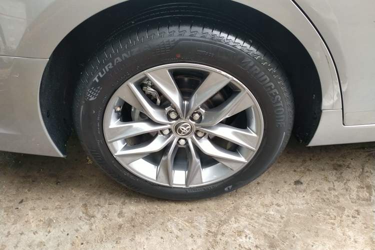 Used Toyota Avalon 2021 2.5L Luxury Edition Right Rear Wheel Hub