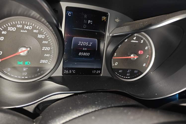 Used Mercedes-Benz GLC 2019 GLC 200 L 4MATIC Odometer Close Up