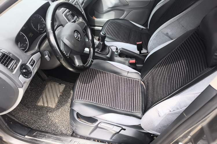 Used Skoda Octavia 2015 Classic Model 1.6L Manual Eado Version
