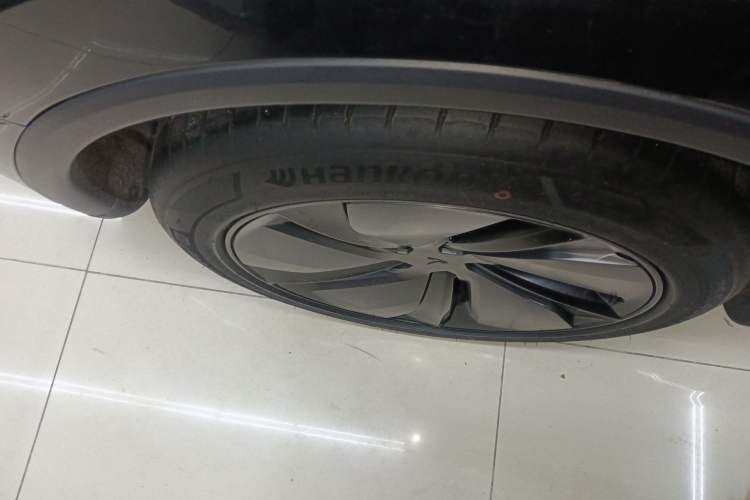 Used Tesla Model Y 2025 Long-Range All-Wheel-Drive Version
