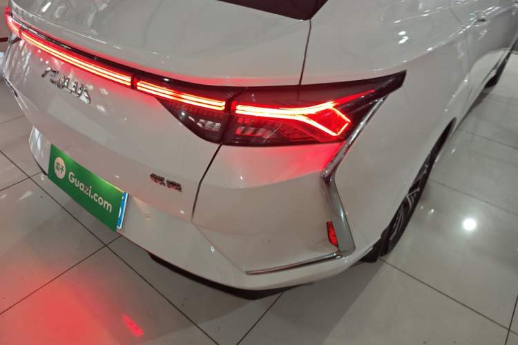 Used Dongfeng Aeolus Yixuan 2021 230T Automatic Glory Edition Right Rear Taillight