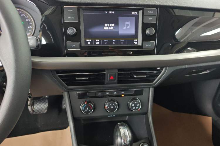 Used Volkswagen Lavida 2018 1.5L Automatic Comfort Edition China V Standard Audio And AC Panel
