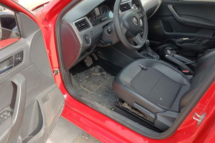 Used Skoda Rapid Spaceback 2014 1.6L Automatic Enjoyment Edition Driver Seat