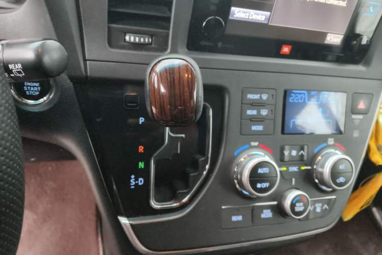 Used Toyota SIENNA 2015 3.5L Four-Wheel Drive L