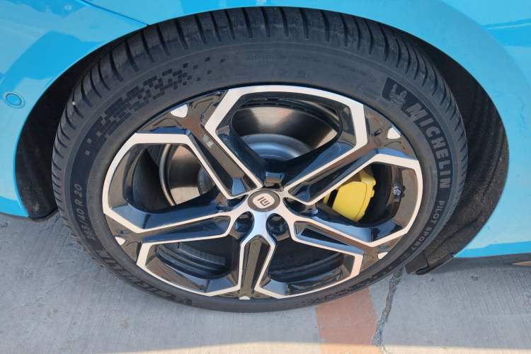 Used Xiaomi Auto SU7 2024 Four-Wheel-Drive Max Founder's Edition Right Rear Wheel Hub