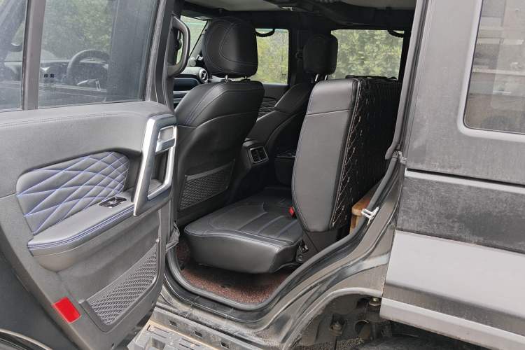 Used BAIC Off-Road BJ40 2021 2.0D Automatic Four-Wheel Drive Blade Hero Edition Adventurer Type Left Rear Seat