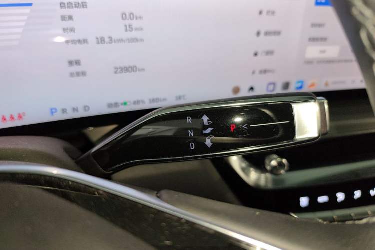 Used Cadillac LYRIQ 2024 Rear-Drive Standard Range Luxury Edition Gear Lever