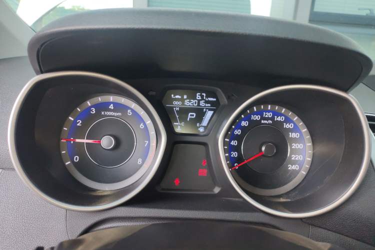 Used Hyundai Elantra (5th Generation / Langdong) 2016 1.6L Automatic Smart Version
