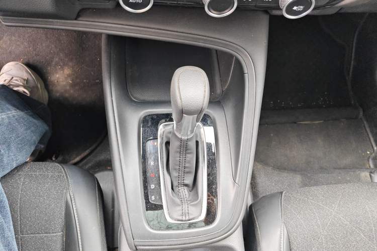 Used Honda Vezel 2023 1.5L CVT Tech Edition Gear Lever