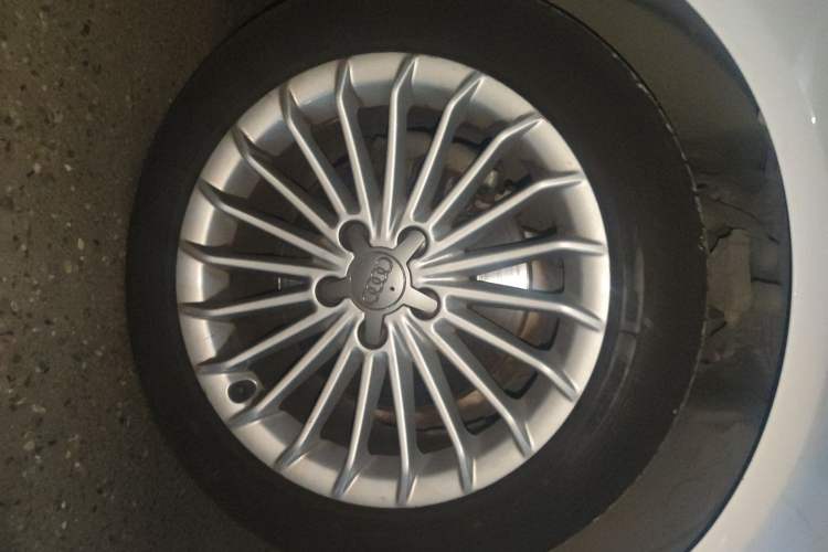 Used Audi A4L 2016 35 TFSI Collection Edition S line Comfort Model Right Front Wheel Hub