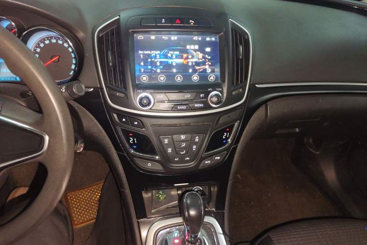 Used Buick Regal 2015 1.6T Leading Technology Model Audio And AC Panel