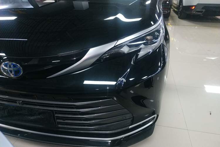 Used Toyota SIENNA 2023 2.5L Hybrid Deluxe Edition Left Front Headlight