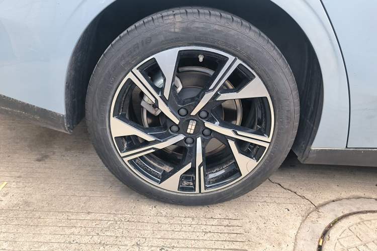 Used Geely Galaxy L6 2023 125km Starship
