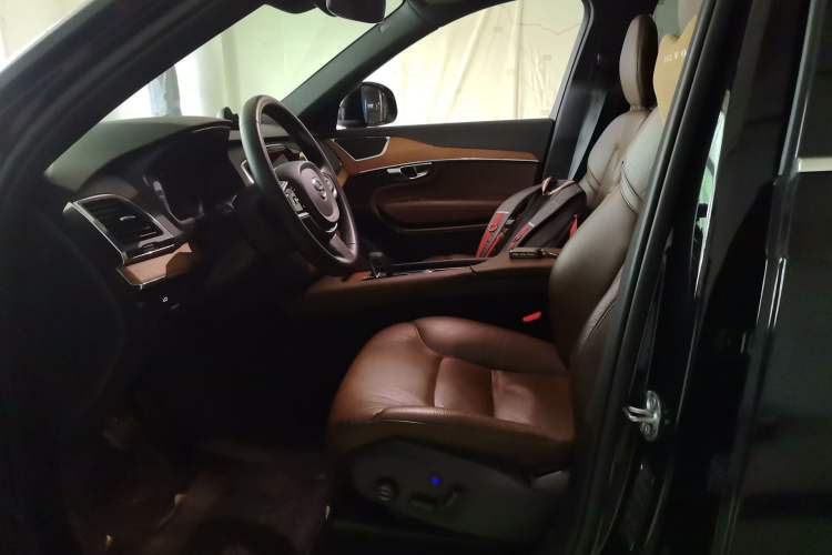 Used Volvo XC90 2023 B5 SmartDrive Luxury Edition 7 Seats Left Front Seat
