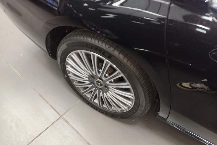 Used Mercedes-Benz E-Class 2022 Second Facelift E 300 L Luxury Edition Right Rear Wheel Hub