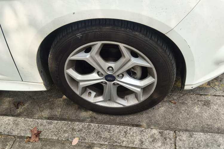 Used Ford Focus 2012 Hatchback 2.0L Manual Luxury Sport Model
