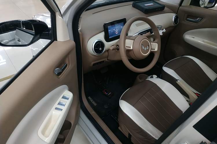 Used Wuling Hongguang MINIEV 2025 Four-Door Version Advanced Edition
