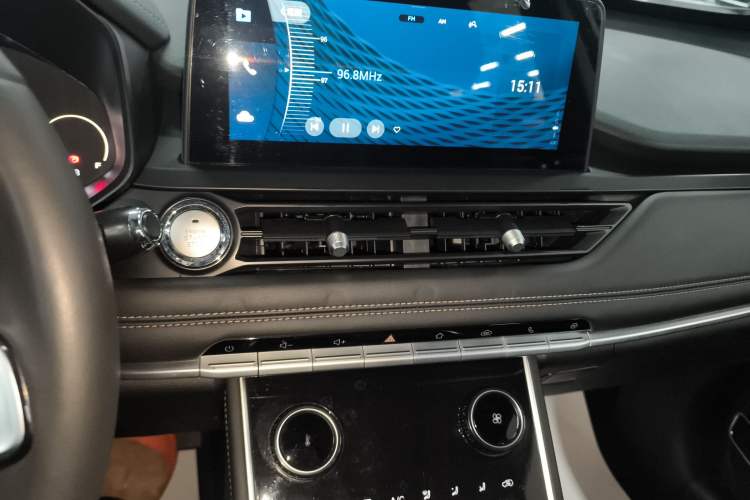 Used Chery Tiggo 8 2022 1.5 TCI Automatic Exclusive Edition 7-Seater Audio And AC Panel