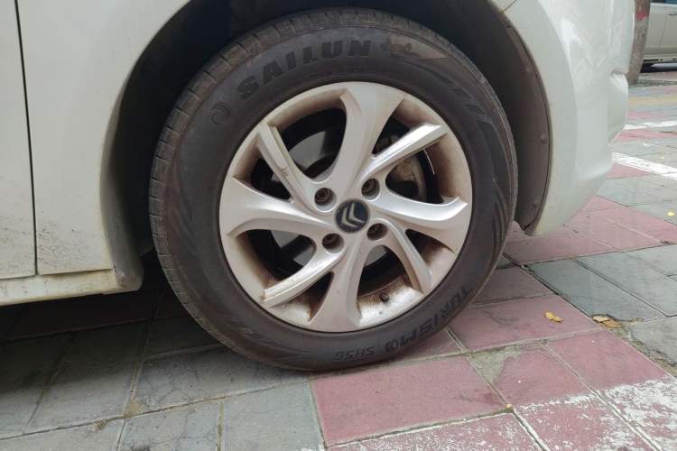 Used Citroen Elysee 2015 Zhishang Edition 1.6L Manual Fashion Model Right Front Wheel Hub