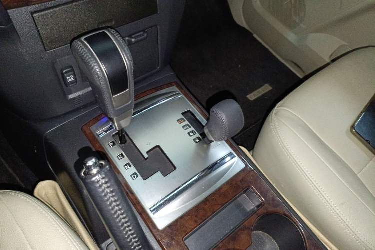 Used Mitsubishi Pajero  Gear Lever