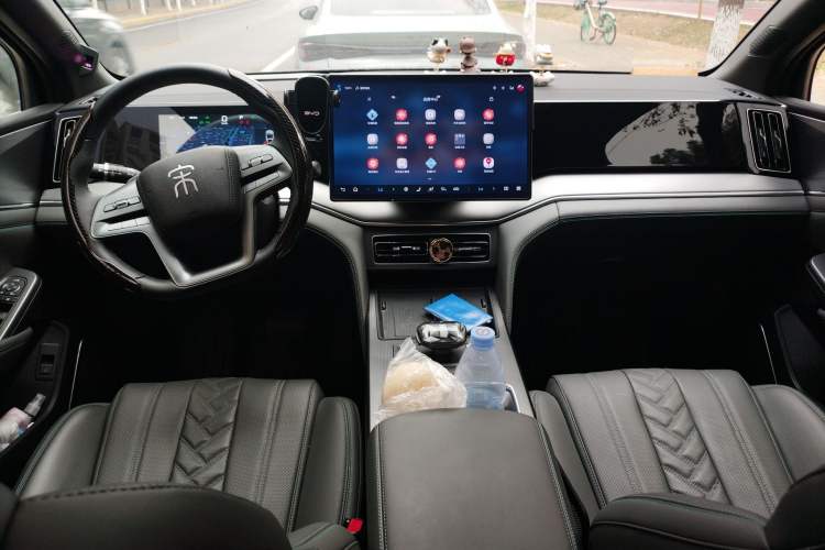 Used BYD Song L DM-i 2025 Intelligent Driving Version 112 km Beyond-Range Type Center Console