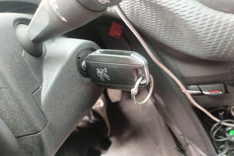 Used Peugeot 2008 2014 1.6L Manual Fashion Edition