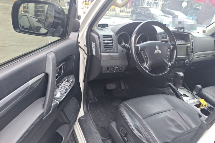 Used Mitsubishi Pajero 2016 3.0L Automatic Luxury Version China V Standard
