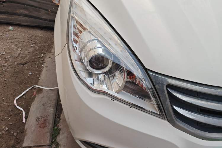 Used BAIC Weiwang M30 2015 1.5L Basic Version DAM15 Right Front Headlight