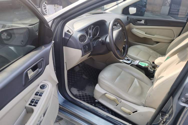 Used Ford Focus 2012 Hatchback Classic 1.8L Automatic Fashion Edition
