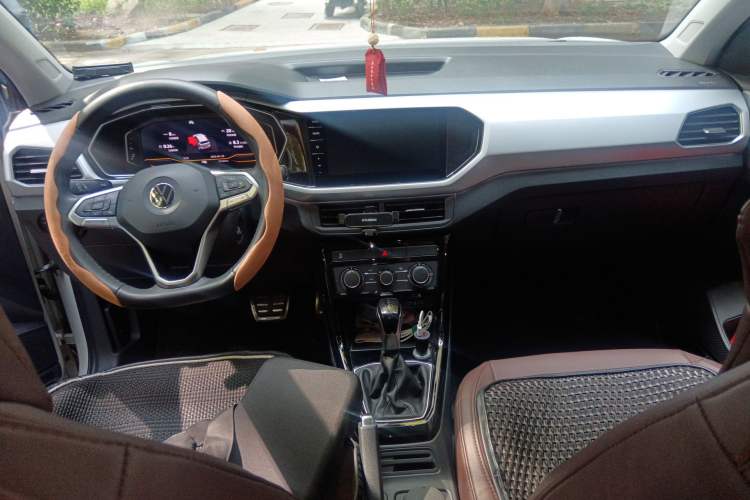 Used Volkswagen Tacqua 2021 280TSI DSG R-Line Connected Version Center Console