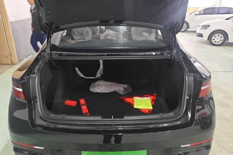 Used Geely Auto Preface 2026 Model Oriental Yao 1.5TD Fuyao Edition Trunk