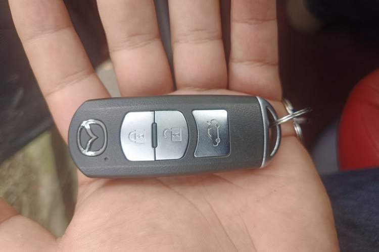 Used Mazda 3 Axela 2016 Sedan 1.5L Manual Luxury Model