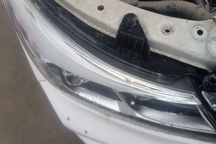 Used Baojun 730 2017 1.5T DCT Flagship Model 7 Seats China V Emission Standard Right Front Headlight