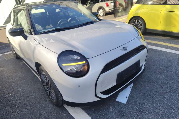 Used MINI Electric MINI COOPER 2024 456km COOPER E Classic Edition