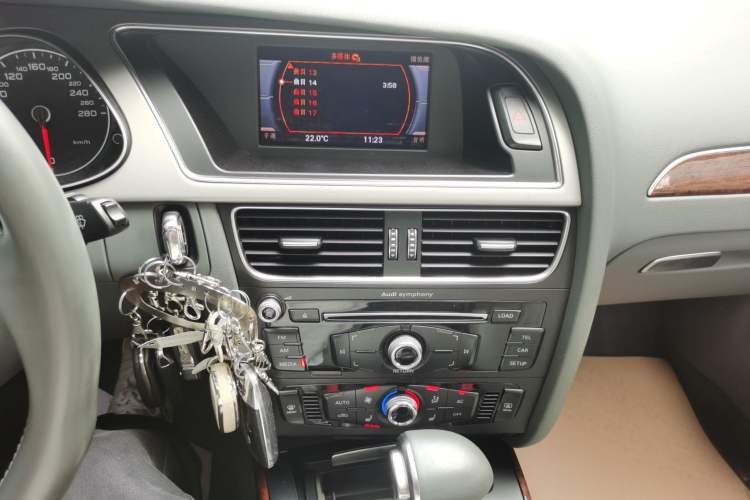 Used Audi A4L 2013 35 TFSI Automatic Comfort Model Audio And AC Panel