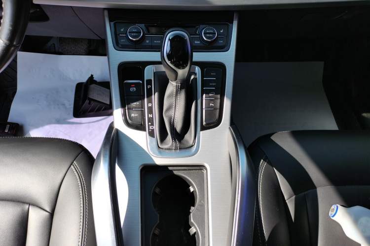 Used Geely Auto Emgrand X7 Sport 2016 1.8TD Automatic Smart Model Gear Lever