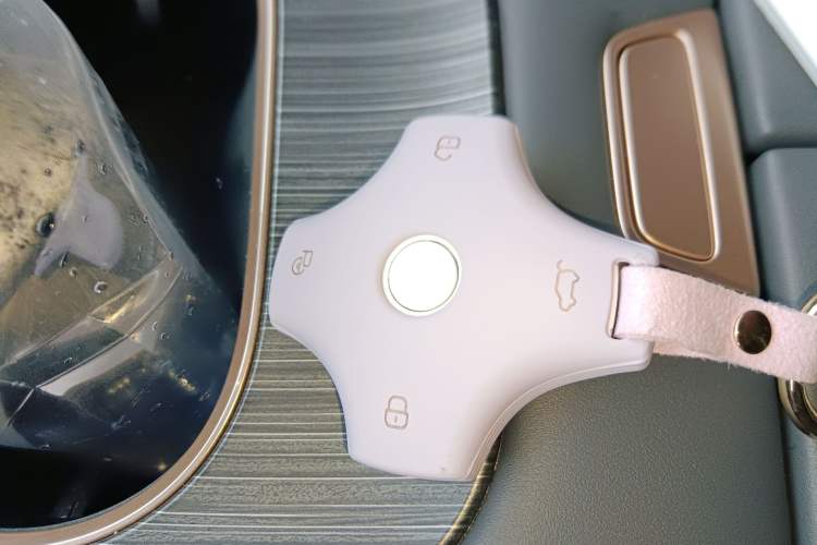 Used Dongfeng eπ eπ008 2024 210Max Range-Extended Version 6 Seats Interior 1