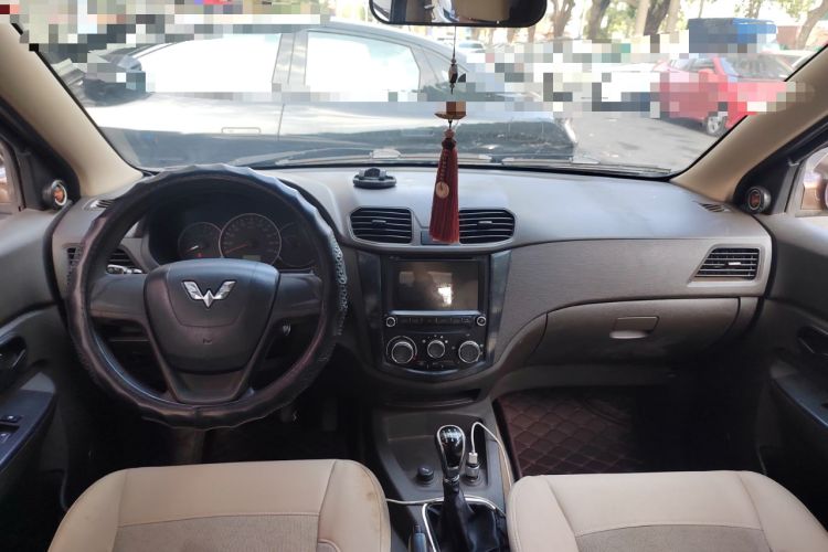Used Wuling Hongguang 2015 1.5L S Base Model China IV Center Console