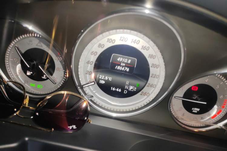 Used Mercedes-Benz GLK-Class 2013 GLK 300 4MATIC Fashion Model Odometer Close Up