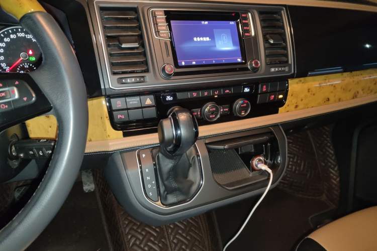 Used Volkswagen Caravelle 