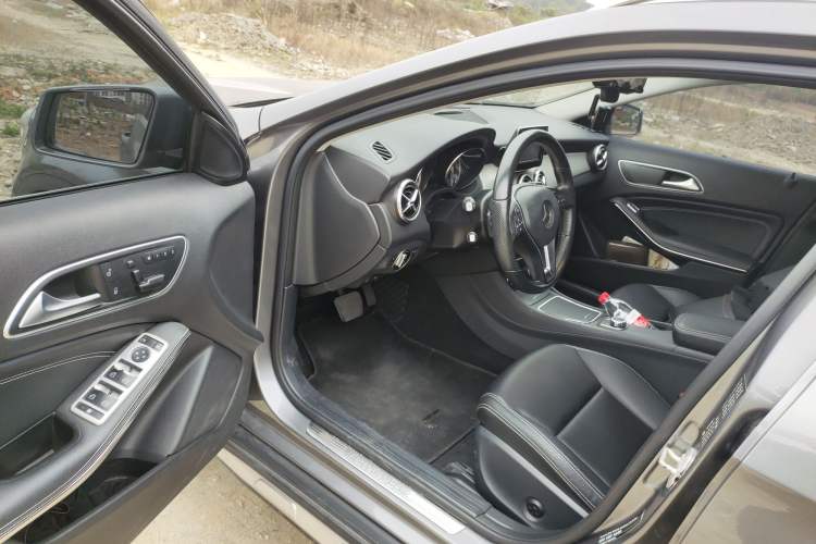 Used Mercedes-Benz GLA 2015 GLA 200 Sport Edition Driver Seat