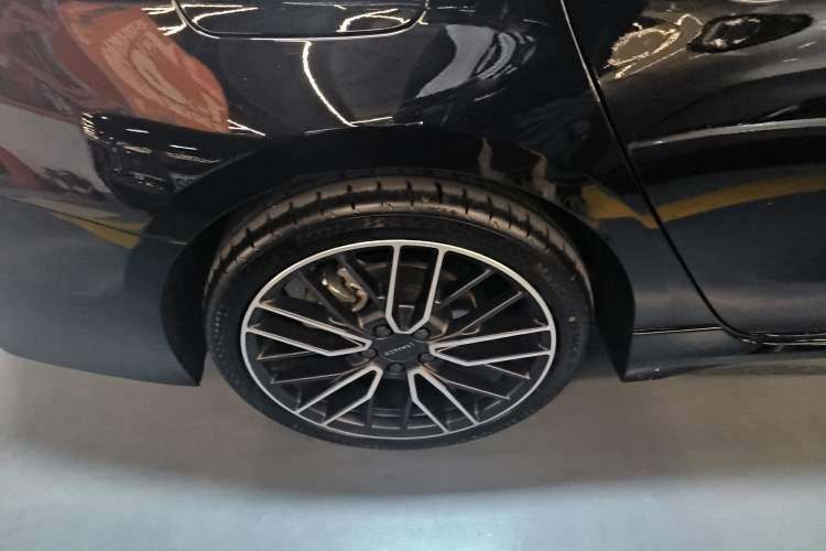 Used Lynk & Co 03 2025 2.0TD DCT Champion Edition Pro Right Rear Wheel Hub