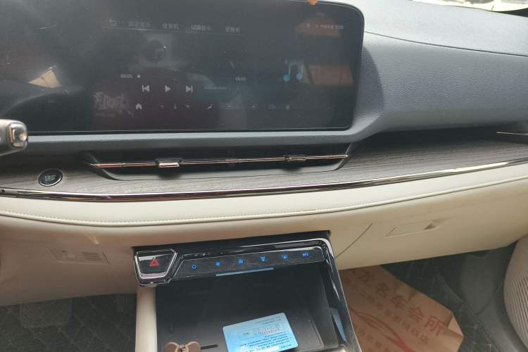 Used Ford Equator Sport 2022 EcoBoost 170 Premier PLUS Trim Audio And AC Panel