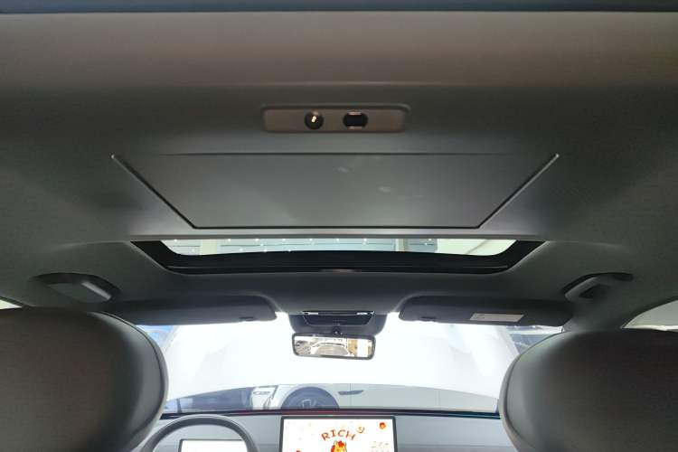 Used Dongfeng eπ eπ008 2024 210Max Range-Extended Version 6 Seats