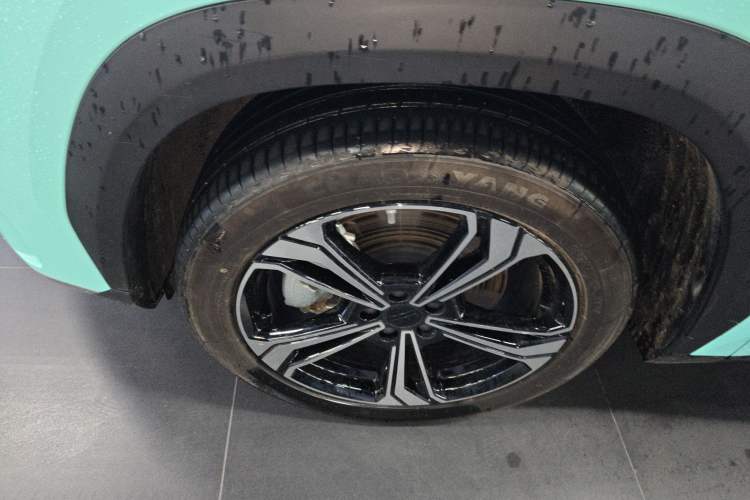 Used Geely Galaxy L7 2024 1.5T 115 km MAX Dragon Edition Left Front Wheel Hub