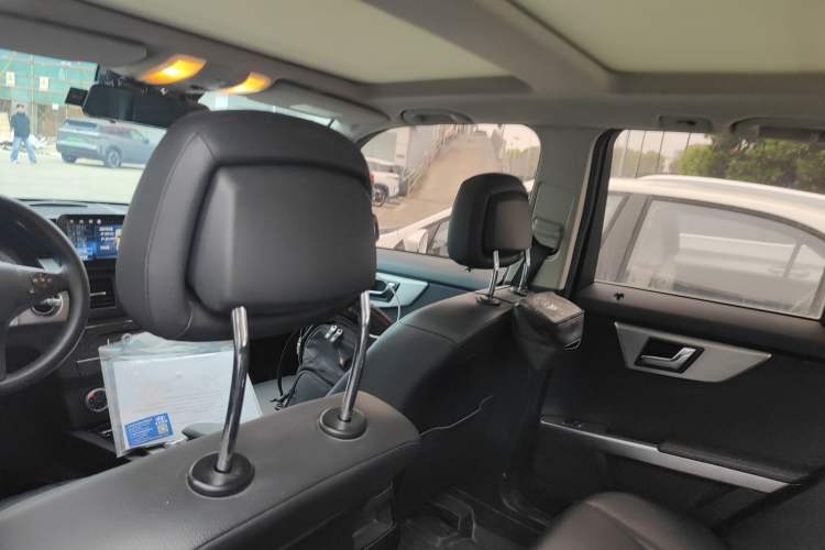 Used Mercedes-Benz GLK-Class 2011 GLK 300 4MATIC Fashion Model Headliner