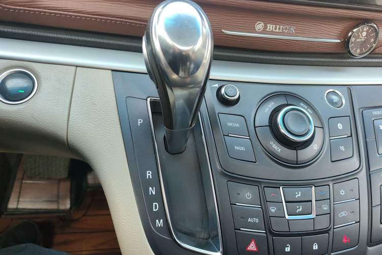 Used Buick GL8 2018 28T Luxury Model China VI Standard
