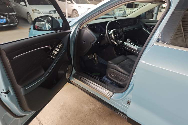 Used VOYAH FREE 2021 Four-Wheel Drive Standard Range-Extended Exclusive Luxury Package Interior 3