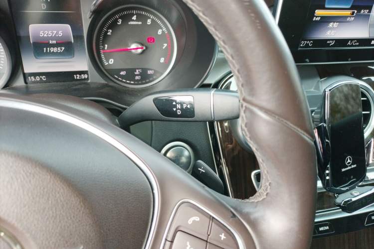 Used Mercedes-Benz GLC 2018 GLC 260 4MATIC Dynamic Edition Gear Lever