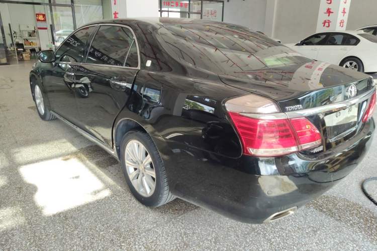 Used Toyota Crown 2012 2.5L Royal Leather Edition
